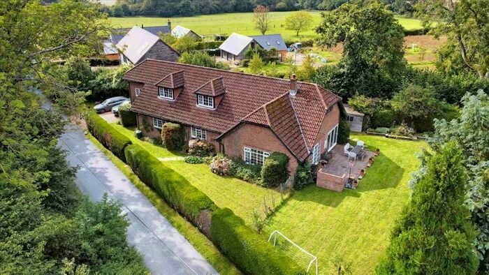 5 Bedroom Detached House For Sale In Hatchett Hill, Lower Chute, SP11