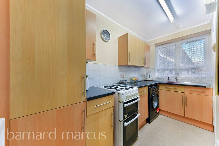 1 Bedroom Flat For Sale In Heather Close, London, SW8