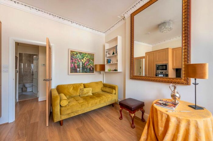 1 Bedroom Flat To Rent In Portland Road, Notting Hill, London, W11