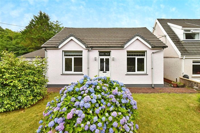 4 Bedroom Bungalow For Sale In Hirwaun Road, Tumble, Llanelli, Carmarthenshire, SA14