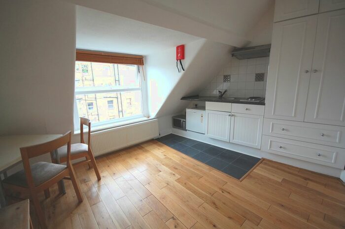 Studio To Rent In Chiswick High Road, London, W4