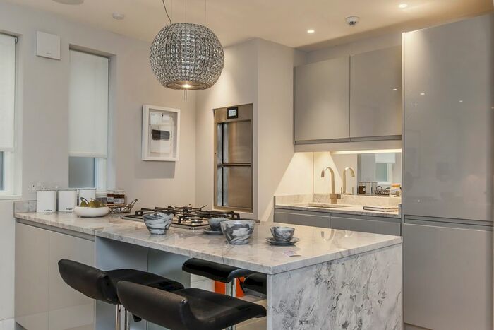 1 Bedroom Mews To Rent In Vernon Yard, London, W11