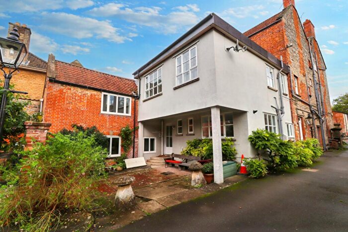 3 Bedroom Town House To Rent In Garden House, BA6