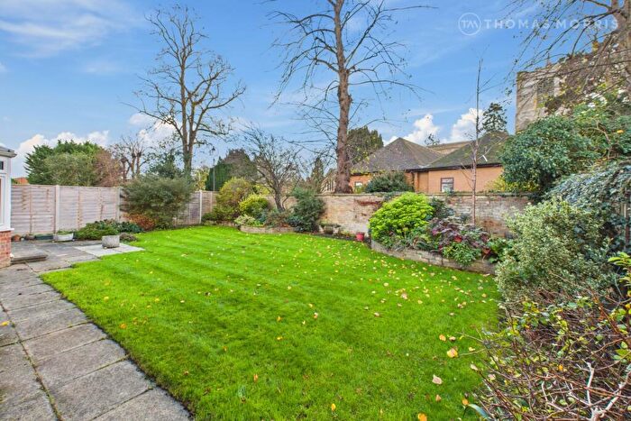 4 Bedroom Detached House For Sale In Ivel Gardens, Biggleswade, Bedfordshire, SG18