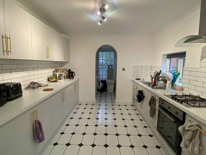 5 Bedroom Property To Rent In Strathnairn Street, Roath, Cardiff, CF24