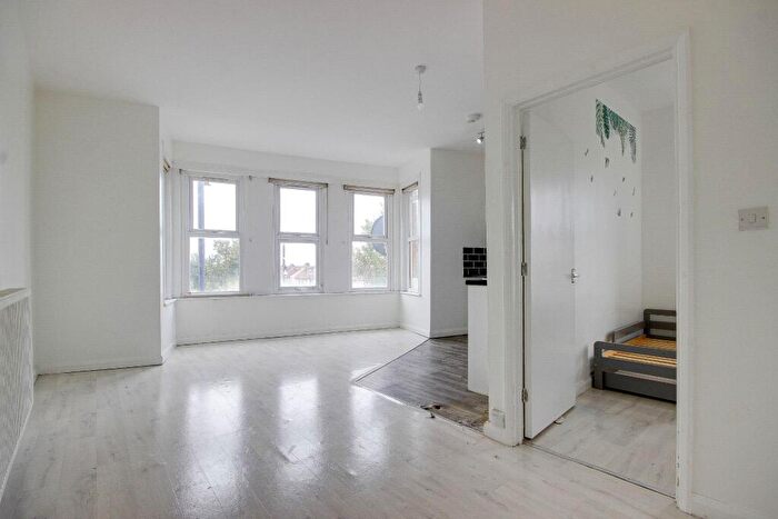 2 Bedroom Flat For Sale In Hertford Road, London, N9