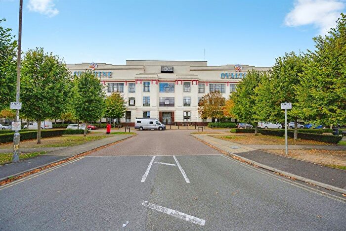 2 Bedroom Flat For Sale In Ovaltine Drive, Kings Langley, WD4