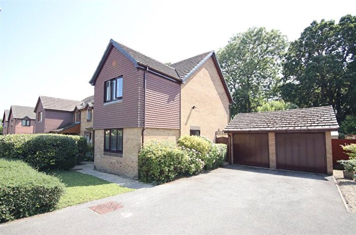 4 Bedroom Detached House For Sale In Tavinor Drive, Chippenham, SN15