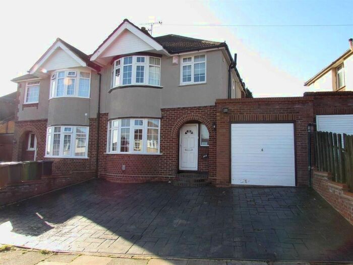3 Bedroom Semi-Detached House To Rent In Walcot Avenue, Luton, LU2