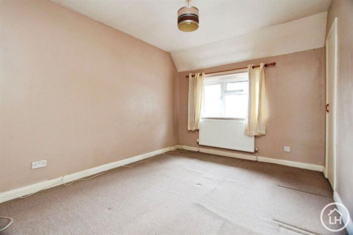 3 Bedroom Semi-Detached House For Sale In Chilton Avenue, Sittingbourne, ME10