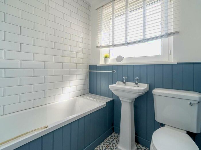 2 Bedroom Flat To Rent In Barnton Court, Barnton, Edinburgh, EH4