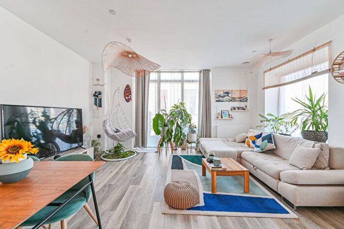 2 Bedroom Flat For Sale In Shillibeer Court, Greenwich, London, SE10