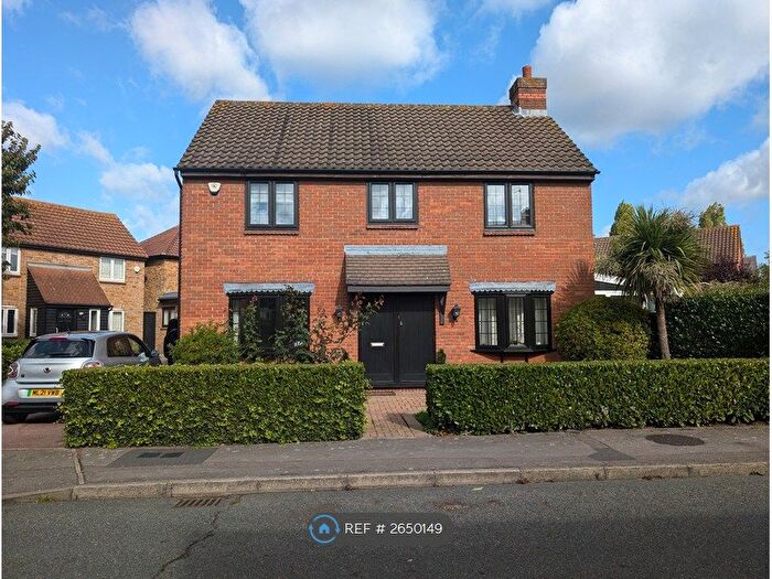 3 Bedroom Detached House To Rent In Peel Place, Ilford, IG5