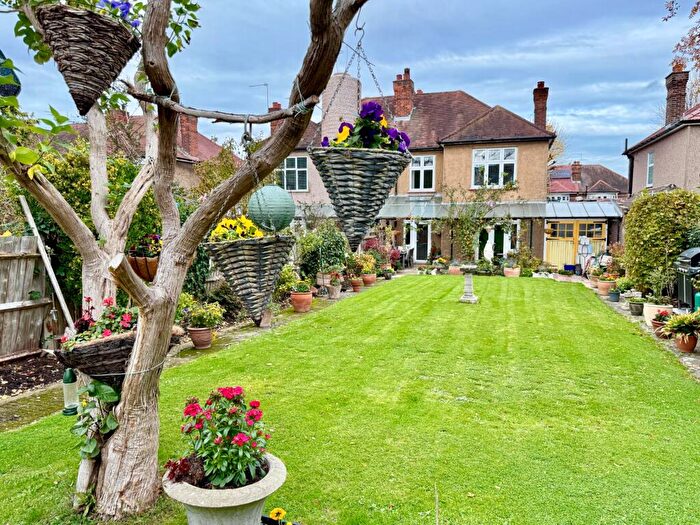 3 Bedroom Semi-Detached House For Sale In Daneby Road, Catford, SE6