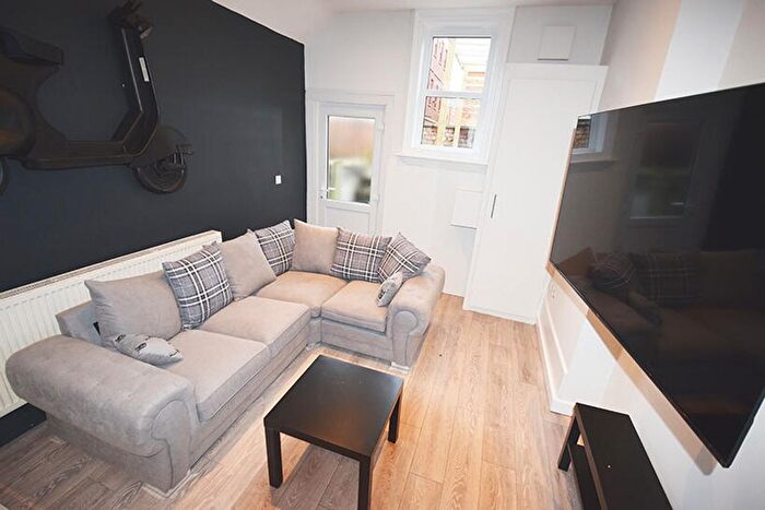 7 Bedroom Flat To Rent In Mansfield Road, Nottingham, NG1