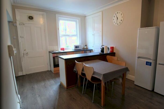 4 Bedroom Terraced House To Rent In Estcourt Avenue, Headingley, Leeds, LS6