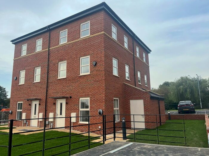 2 Bedroom Property To Rent In Kirkham Crescent, Leeds, LS14