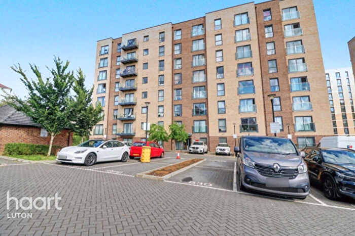 2 Bedroom Apartment For Sale In Stirling Drive, Luton, LU2