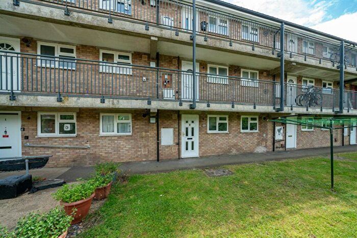 1 Bedroom Flat To Rent In The Waveney, Grovehill, Hemel Hempstead, HP2