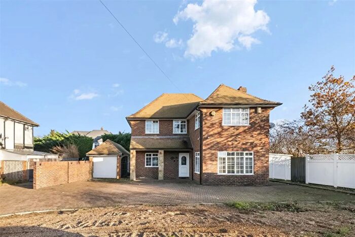 4 Bedroom Detached House For Sale In Park Road, Uxbridge, Greater London, UB8