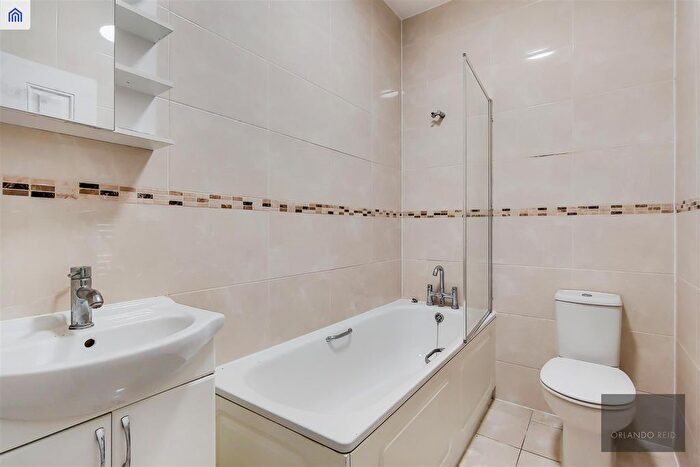 3 Bedroom Flat To Rent In Pensbury Place, London, SW8