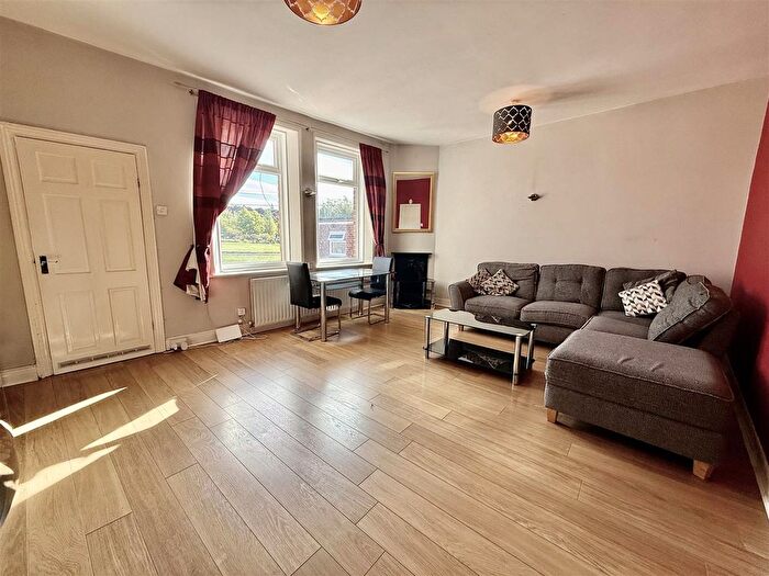 2 Bedroom Flat For Sale In Bensham Crescent, Gateshead, NE8