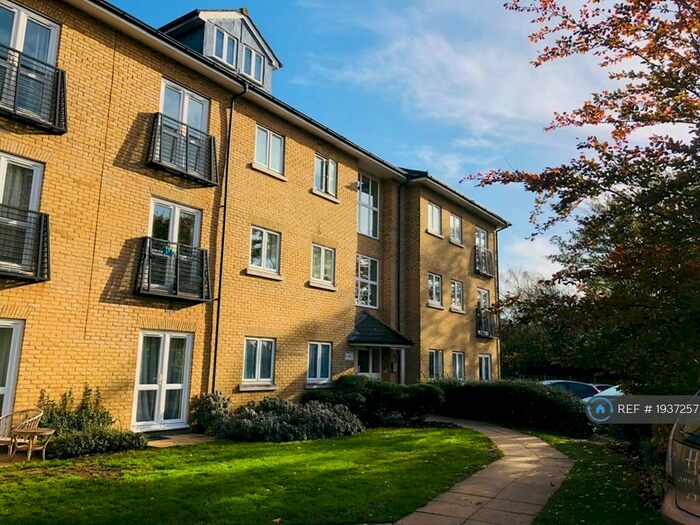 2 Bedroom Flat To Rent In Clarendon Way, Colchester, CO1