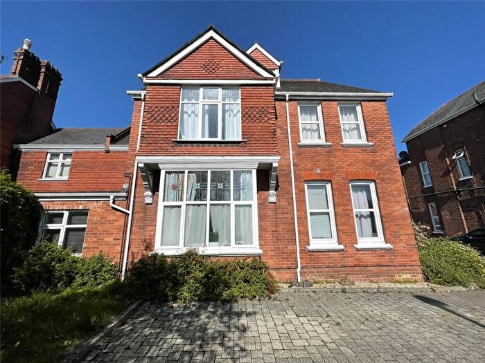 2 Bedroom Apartment To Rent In Alphington Road, Exeter, Devon, EX2