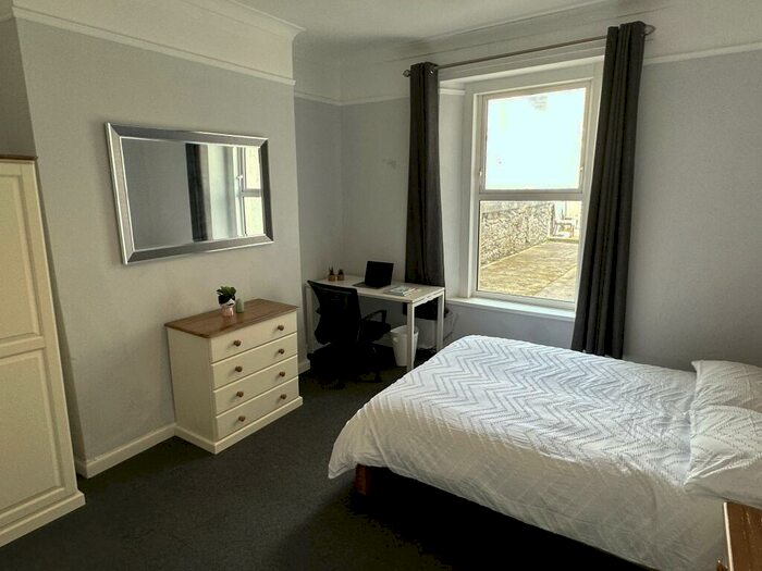 2 Bedroom Flat To Rent In Clifton Street, Plymouth, PL4