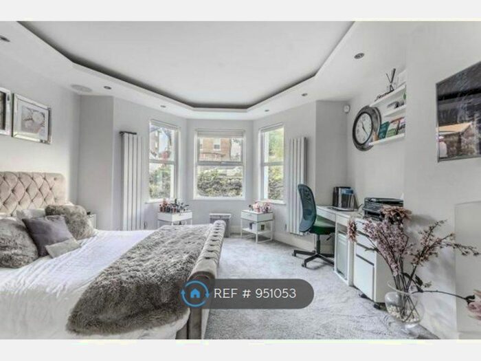 2 Bedroom Flat To Rent In Canning Road, Croydon, CR0