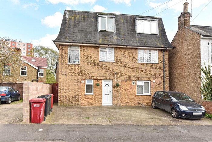 1 Bedroom Apartment To Rent In The Cresecnt, Slough, SL1