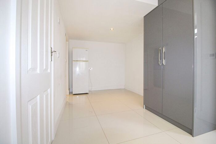 1 Bedroom Studio To Rent In Ilmington Road, Kenton, Harrow, HA3