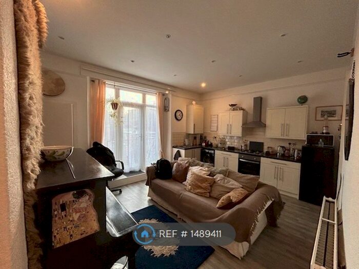 1 Bedroom Flat To Rent In Devonshire Road, Prenton, CH43