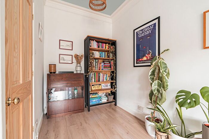 1 Bedroom Flat For Sale In / Craigcrook Place, Edinburgh, EH4