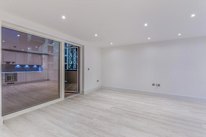 1 Bedroom Apartment To Rent In Lakeside Drive, Park Royal, London, NW10