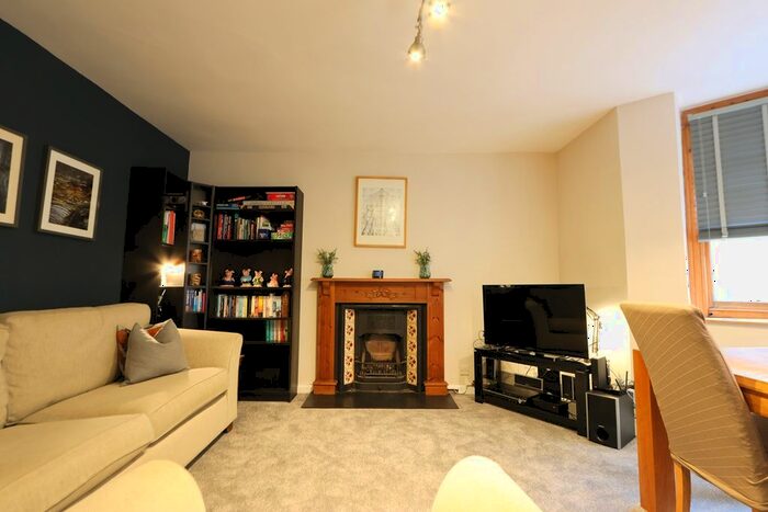 2 Bedroom Flat To Rent In Cotham Vale, Bristol, BS6