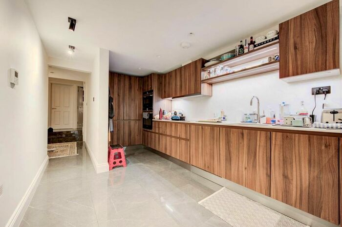 2 Bedroom Flat To Rent In Clifton Gardens, Maida Vale, London, W9