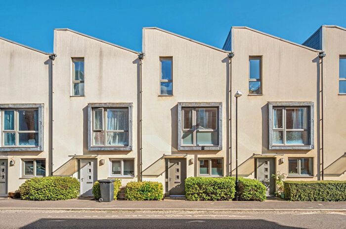 3 Bedroom Terraced House For Sale In Longley Road, Chichester, PO19