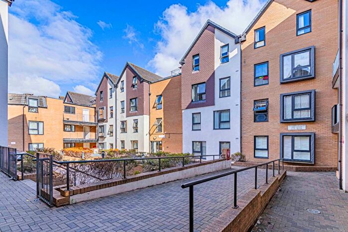 1 Bedroom Flat For Sale In Owen Square, Watford, Hertfordshire, WD19