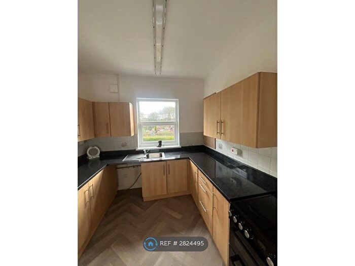 3 Bedroom Flat To Rent In Porthill Bank, Newcastle Under Lyme, ST5