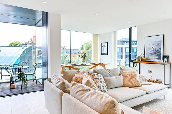 3 Bedroom Flat To Rent In Oval Road, Camden, London, NW1