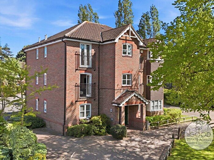1 Bedroom Apartment For Sale In School House Gardens, Loughton, Essex, IG10
