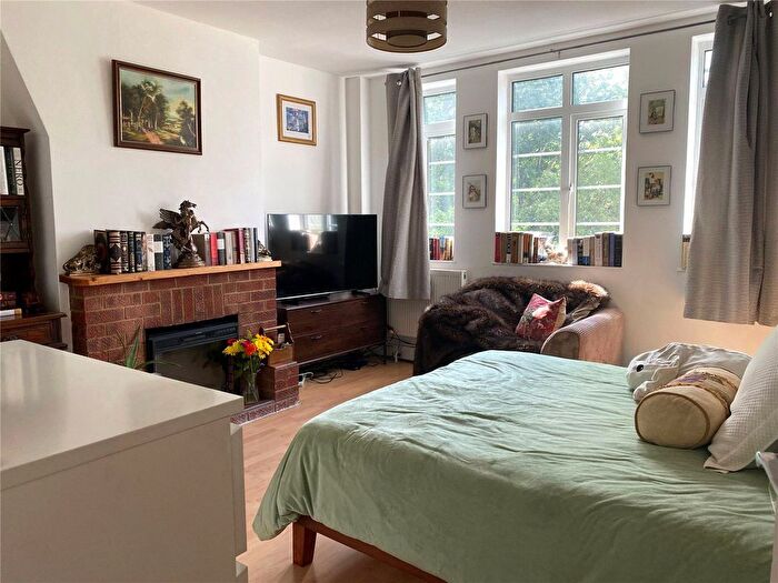 2 Bedroom Flat To Rent In Grove House, Waverly Grove, N3