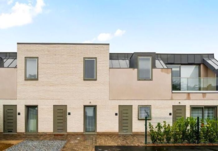 2 Bedroom Flat To Rent In Winders Close, Beckenham, London, BR3