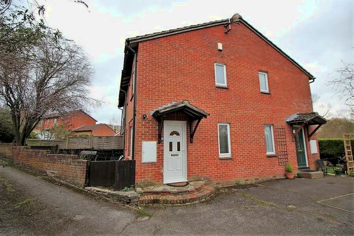 1 Bedroom Semi-Detached House To Rent In Rushmoor Gardens - Calcot, RG31