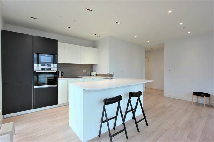 2 Bedroom Flat To Rent In The Parkhouse, Kayani Avenue, London, N4