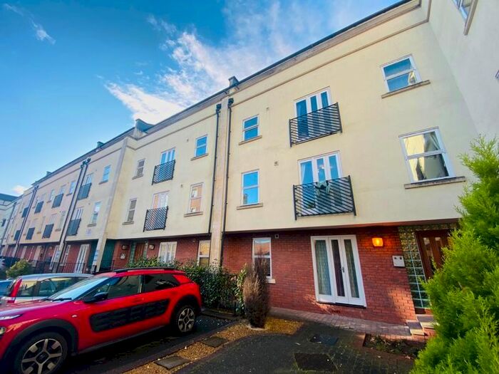 2 Bedroom Flat To Rent In Midland Mews, Waterloo Road, BS2