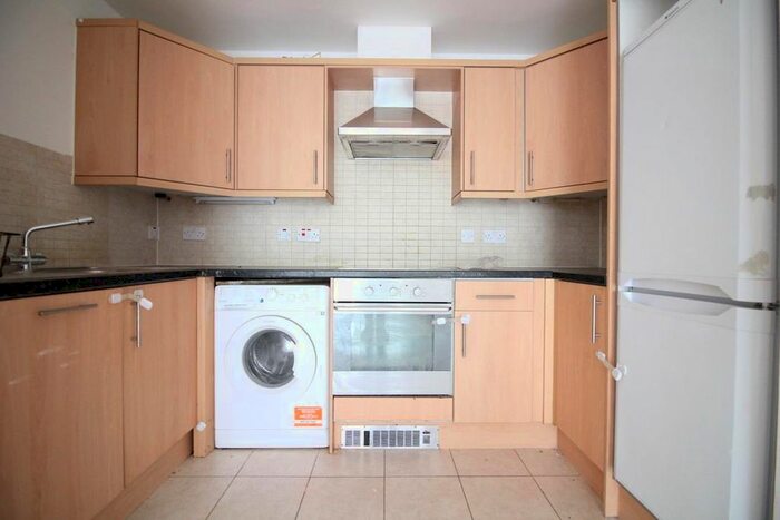 2 Bedroom Flat To Rent In Bennett Close, Hounslow TW4