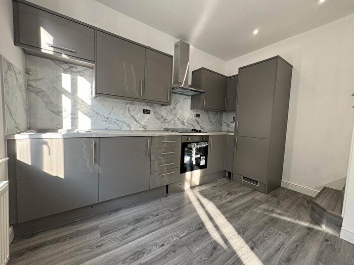 3 Bedroom House To Rent In Manchester Road, Stocksbridge, S36
