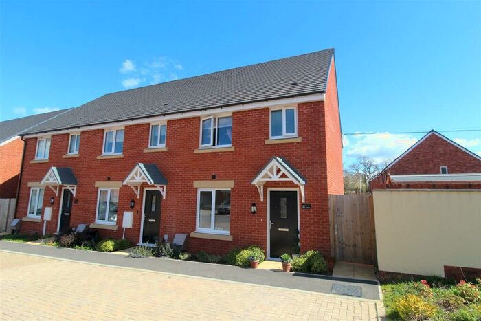 3 Bedroom Terraced House To Rent In Island Avenue, EX5